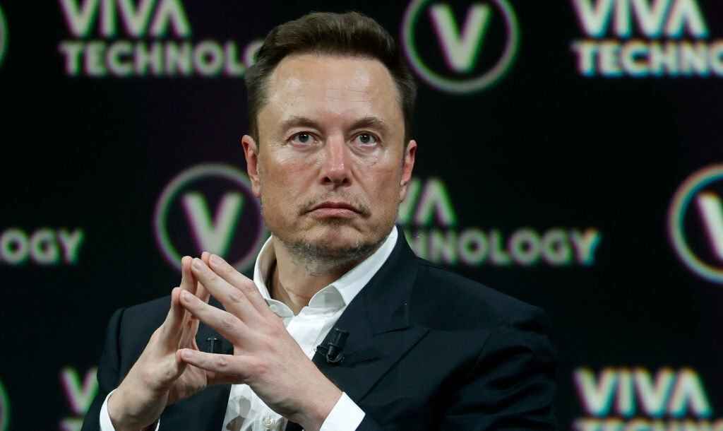 Elon-Musk-Buys-XVideos