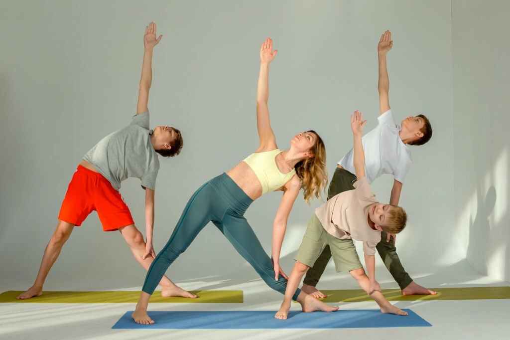 Four-people-yoga